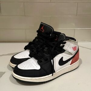 Jordan 1 Mid SE Youth